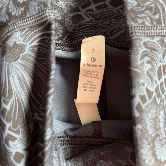 Lululemon Nouveau Mach Blue Print Wunder Under Leggings Size 2 - Picture 3 of 6